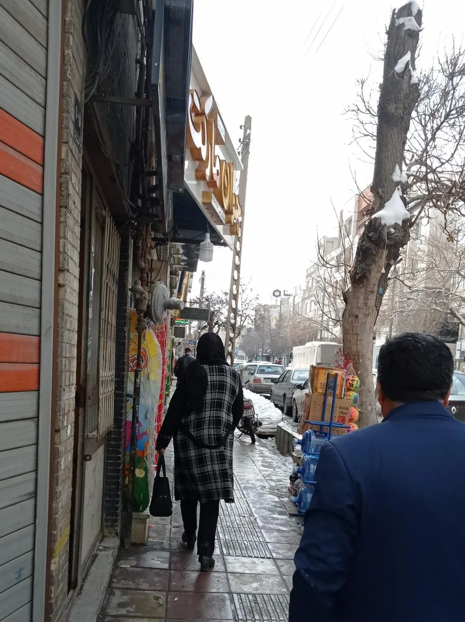 سوپر مارکت جوان - تصویر 2