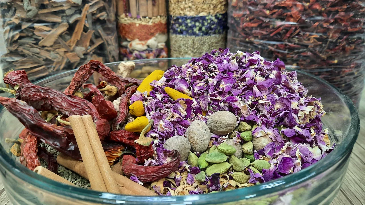 عطاری بهارنارنج پاینده - طب سنتی و عطاری در همدان