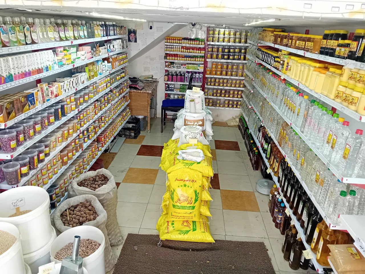 فروشگاه محصولات طبیعی سلامتکده اَئِمِّه - طب سنتی و عطاری در همدان