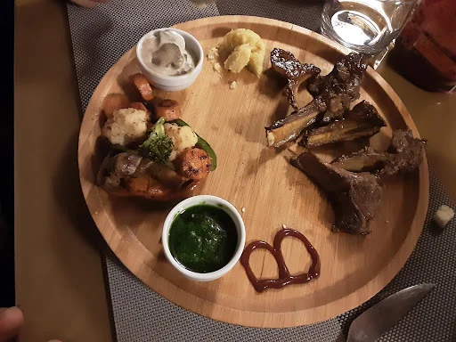 رستوران باداس