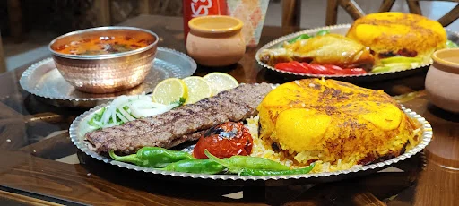 سفره خانه سنتی عمارت آذربایجان