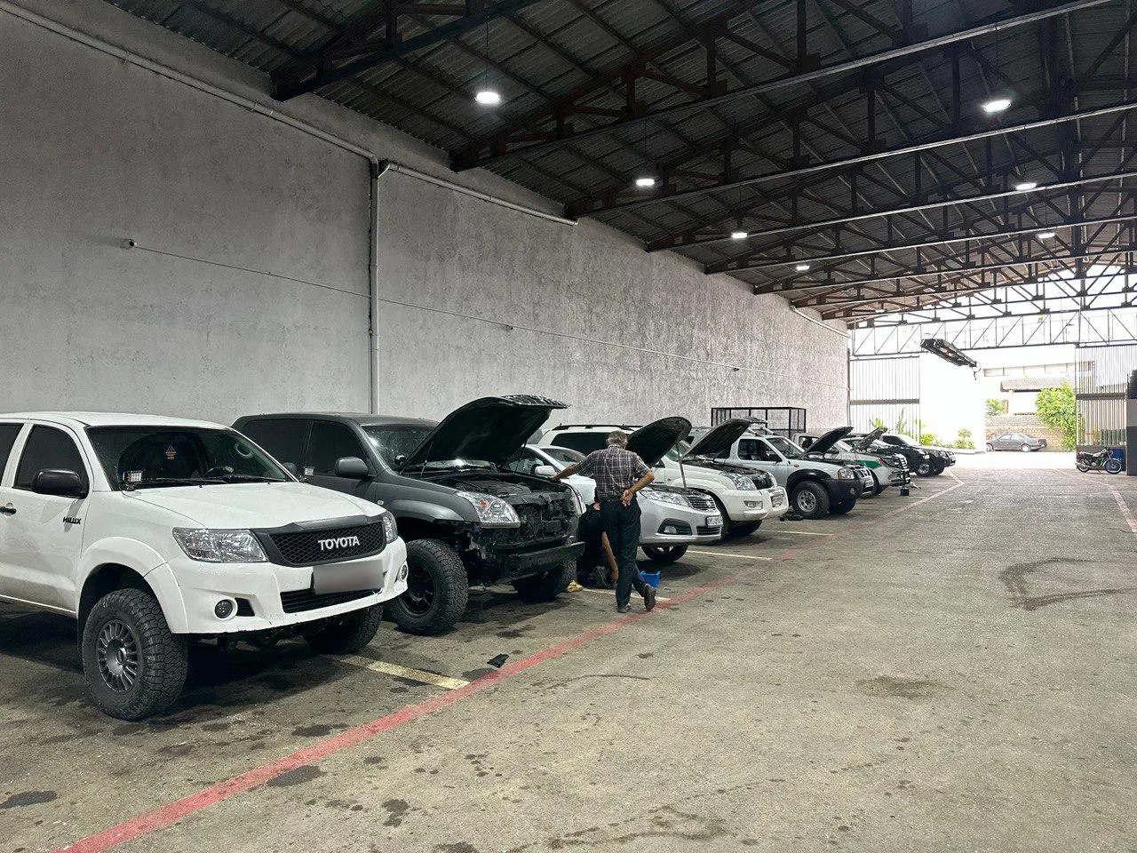کلینیک تخصصی تویوتا و لکسوس عنایتی