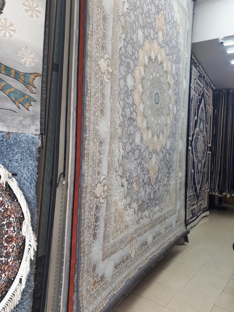 فروشگاه فرش و موکت عابدینی (شقایق)