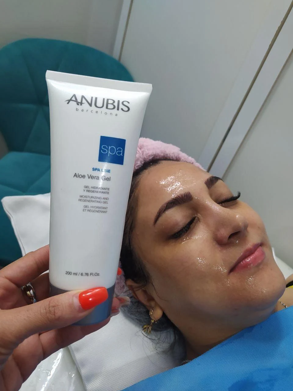 فشیال و پاکسازی تخصصی پوست آرامیس