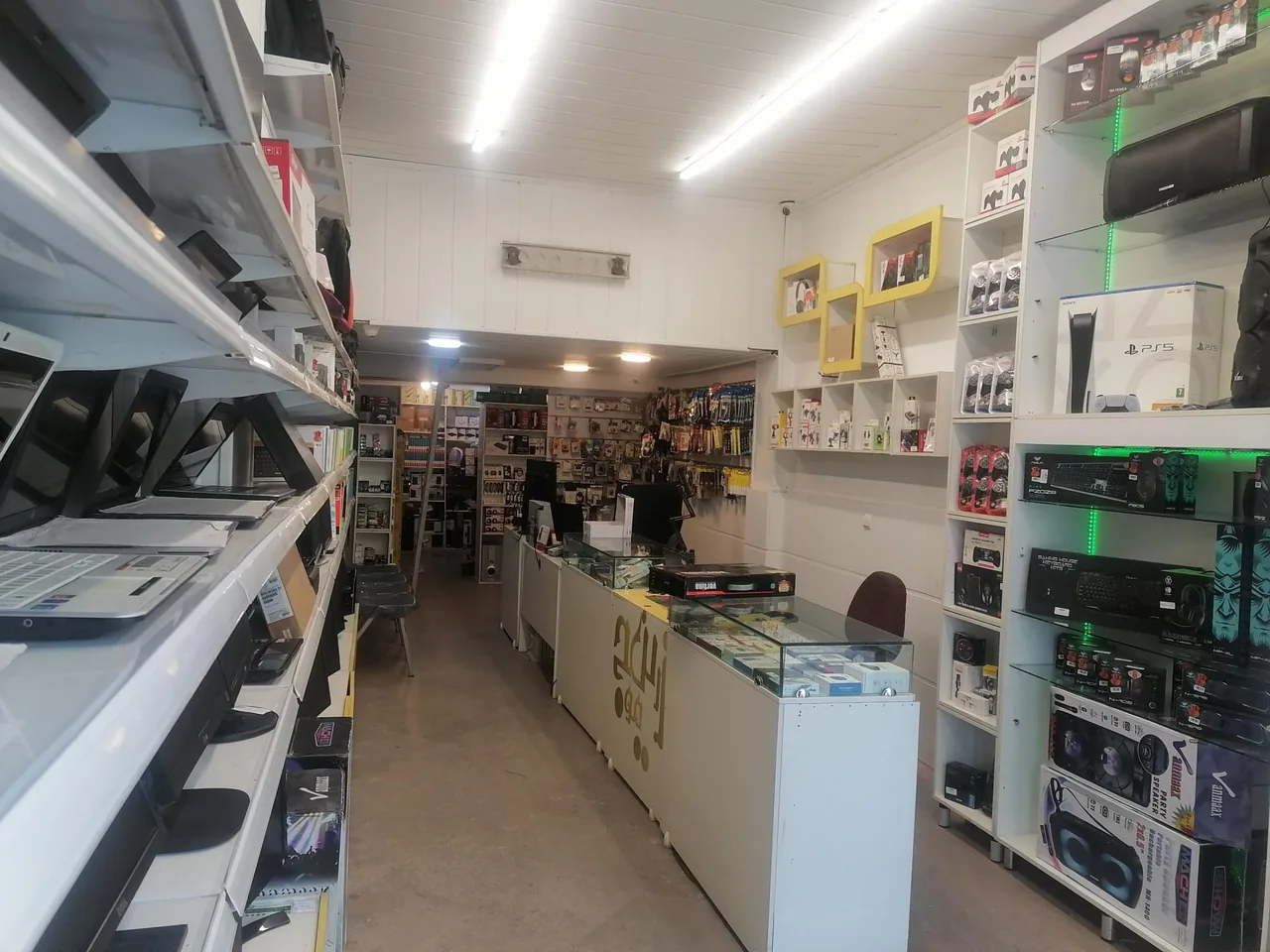فروشگاه کامپیوتر و کنسول زرین موج - تصویر 2