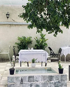 کافه حیاط فولادی