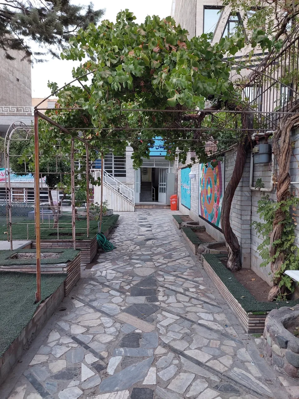 دبیرستان غیر دولتی نخبگان آینده ساز - تصویر 4