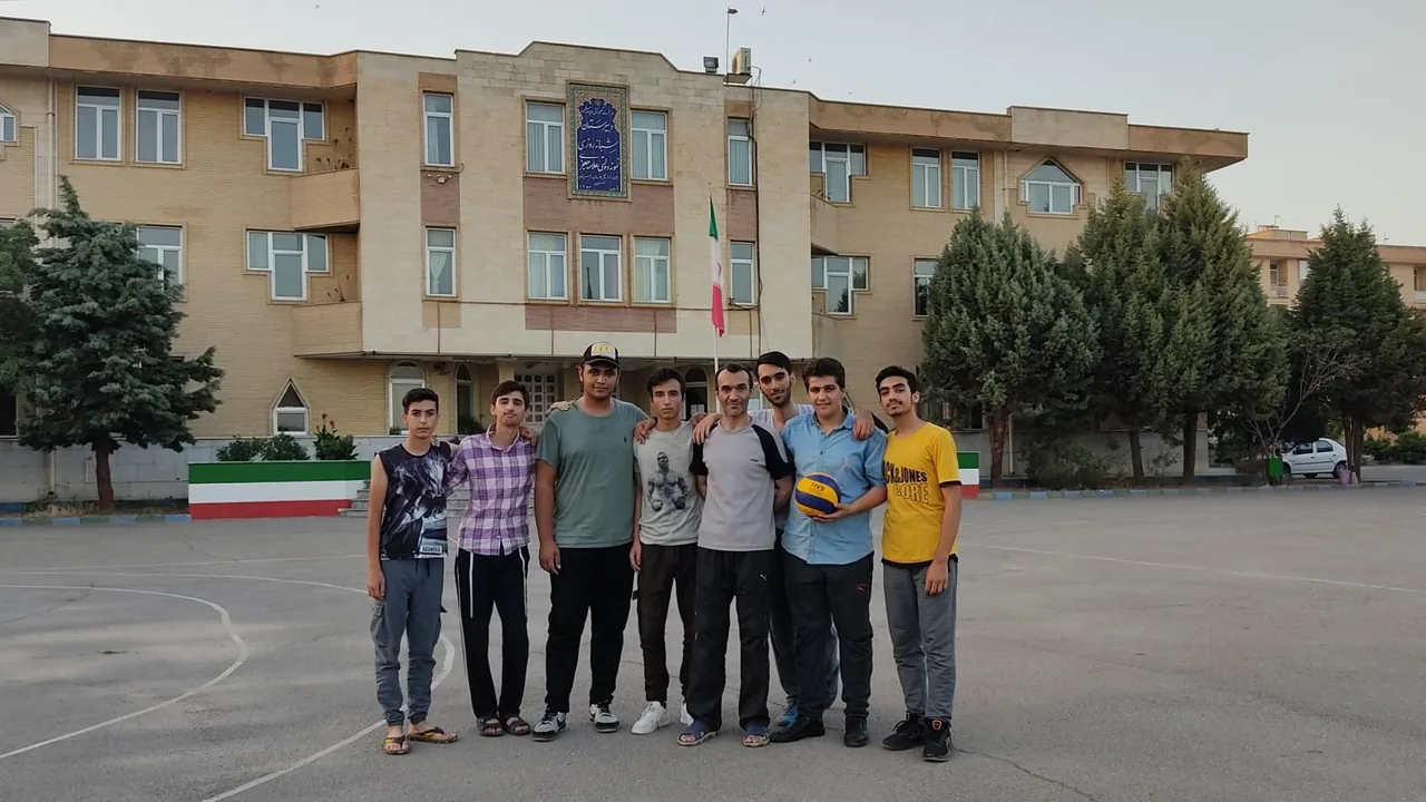 دبیرستان نمونه دولتی علامه جعفری - دوره دوم - تصویر 4