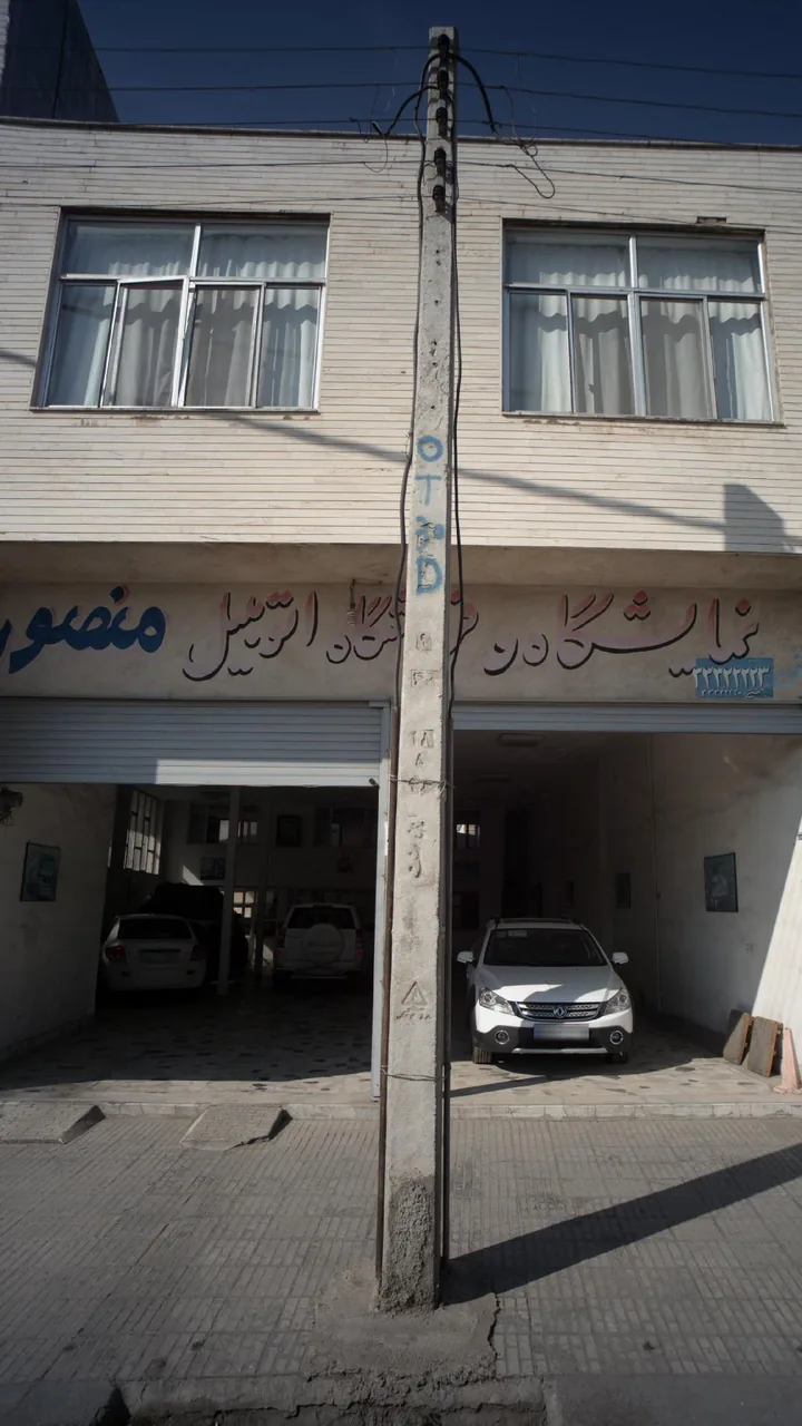 نمایشگاه و فروشگاه اتومبیل منصور - تصویر 2