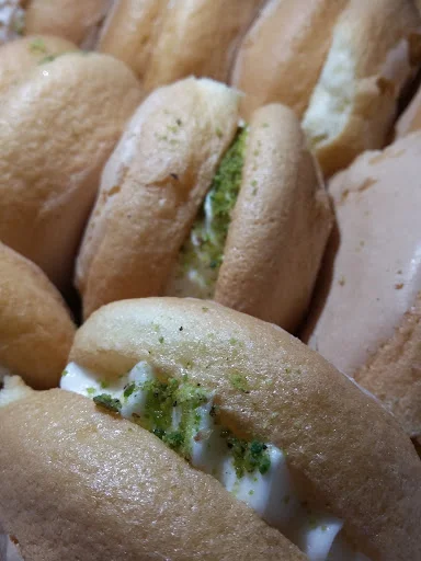 شیرینی فروشی تصاج