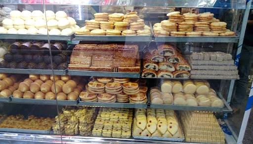 کیک و شیرینی اعیانی