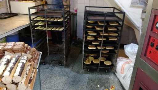 کیک و شیرینی اعیانی