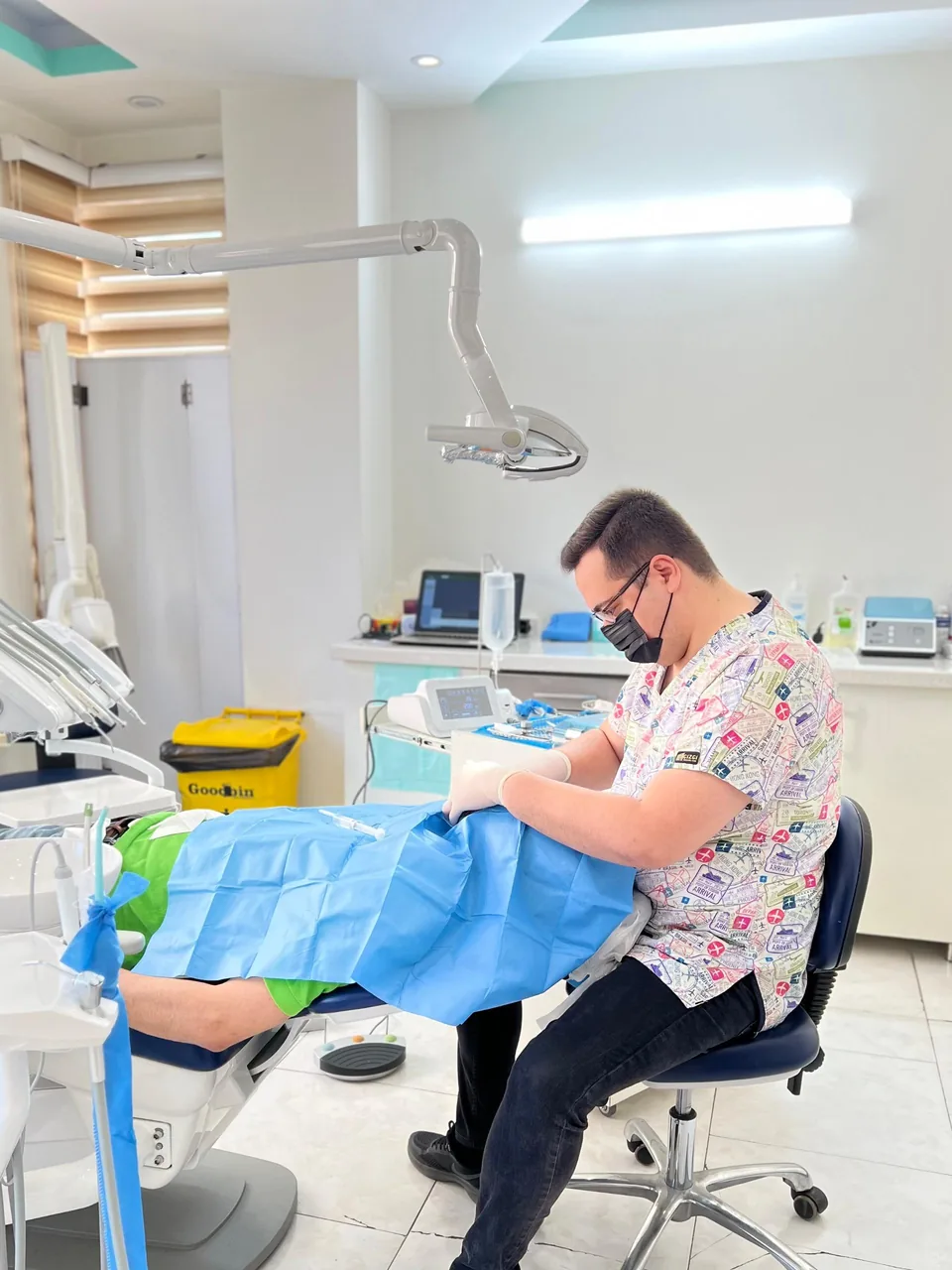مطب دندانپزشکی دکتر امیررضا محمدی - تصویر 2