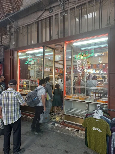 قنادی مشاور