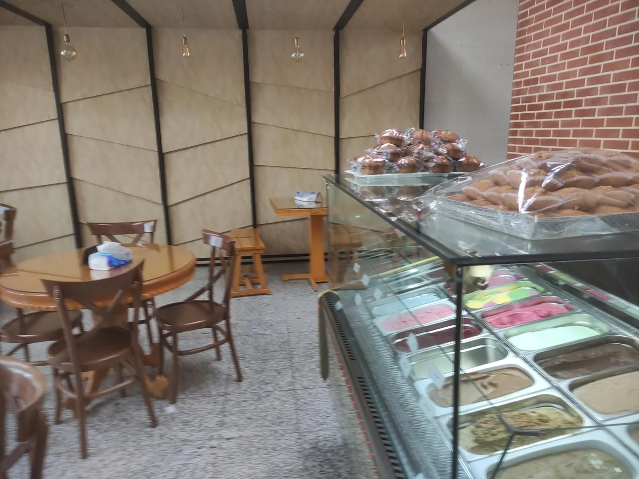 بستنی جلیل خانی - آبمیوه و بستنی در زنجان - تصویر 2