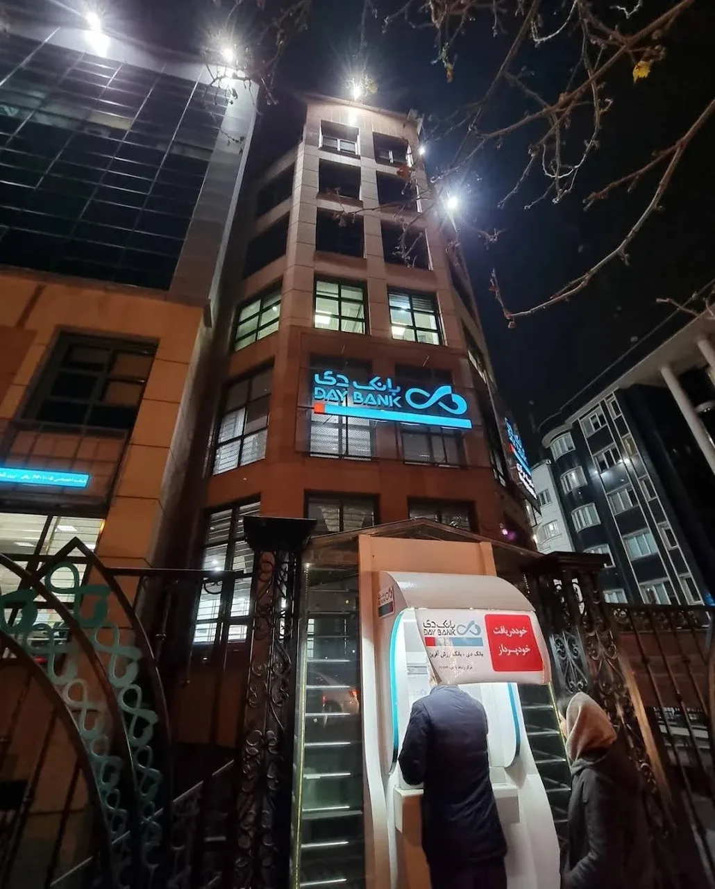 ساختمان مرکزی بانک دی - تصویر 4