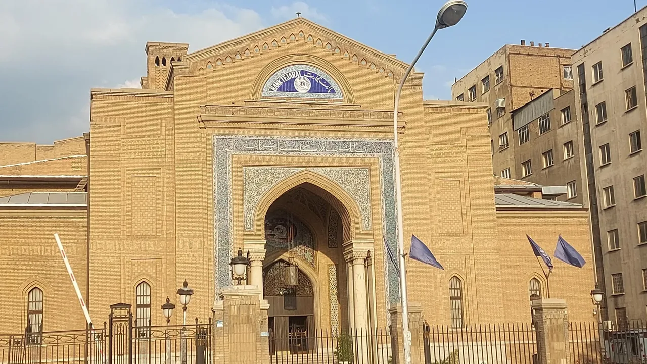 بانک تجارت (میدان امام خمینی تهران) - تصویر 4