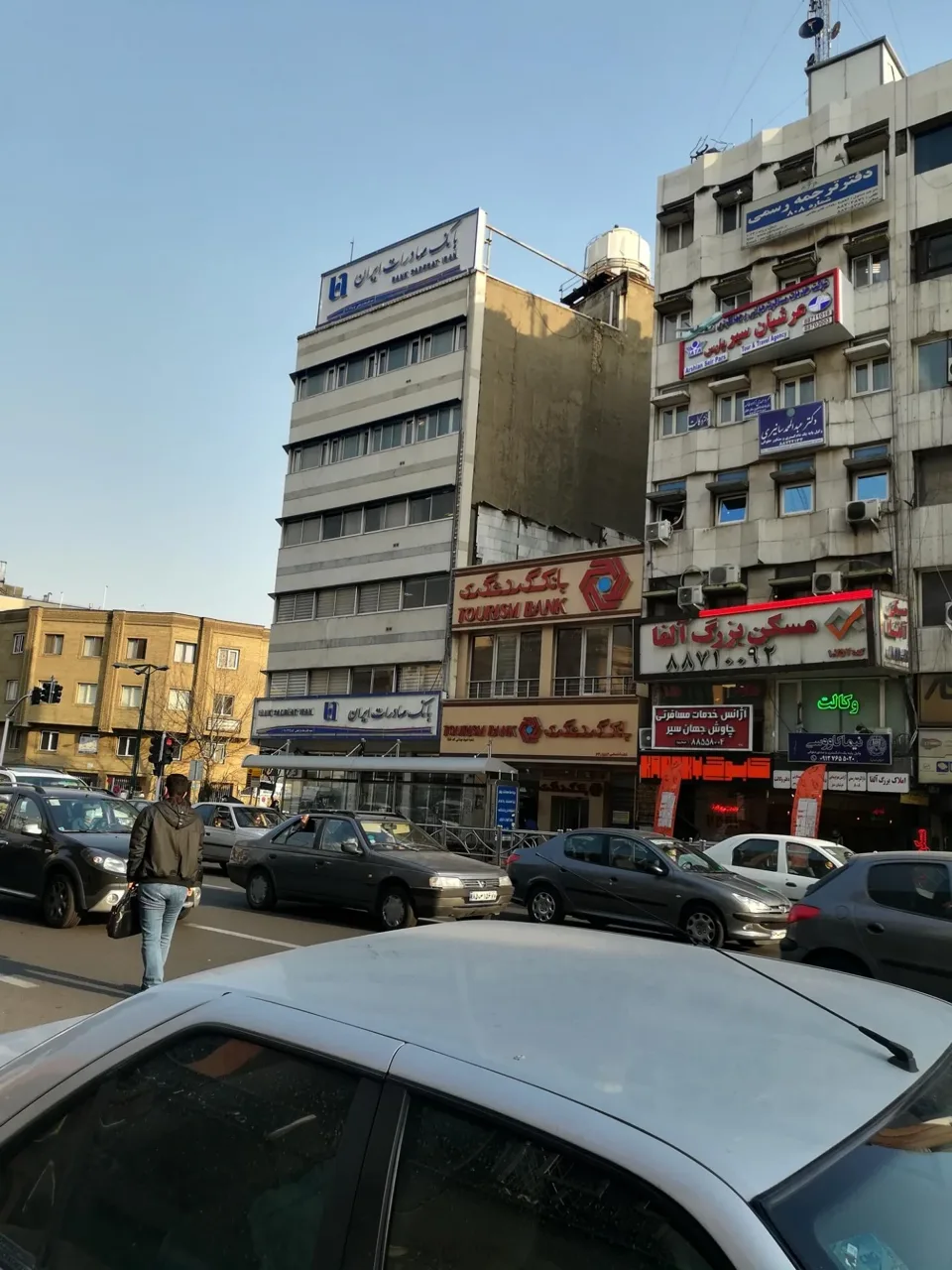 بانک گردشگری شعبه شهید بهشتی کد ۱۵۸ - تصویر 4