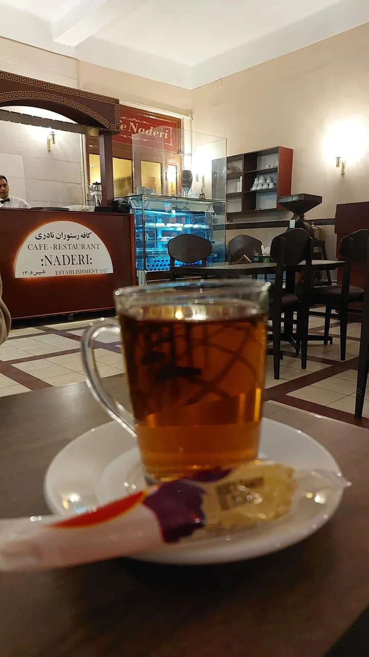 کافه نادری - تصویر 2