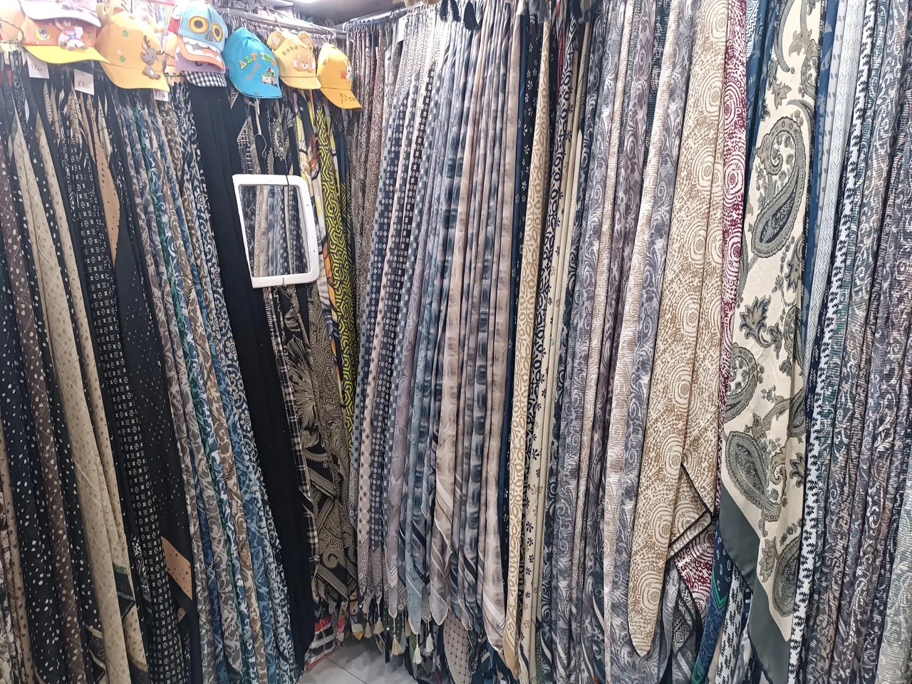 شال و روسری باقری
