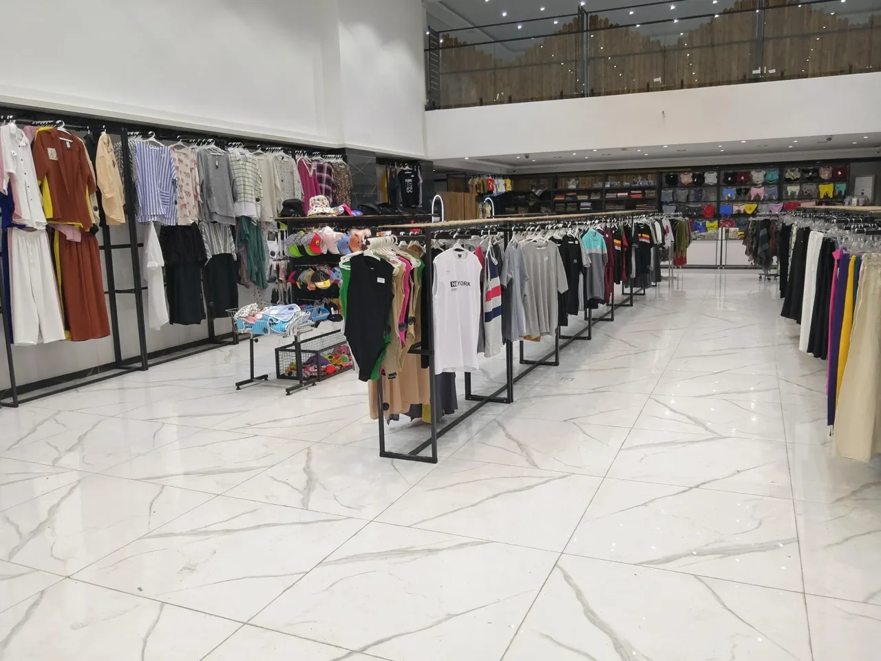 فروشگاه پوشاک لبخند - تصویر 2