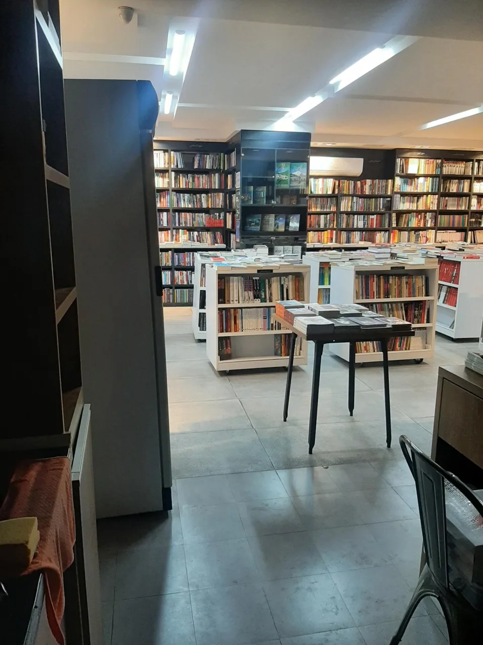 کافه کتاب چشمه‌ی کارگر - تصویر 2