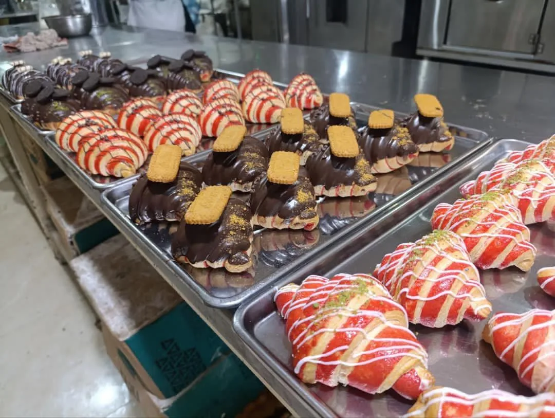 شیرینی و بستنی سرای  احمدی - تصویر 2