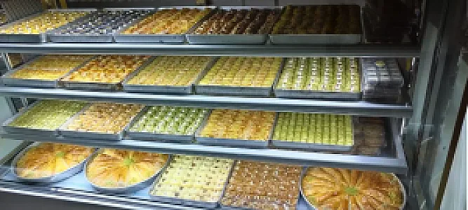 فروشگاه باقلوا استانبولی باللی