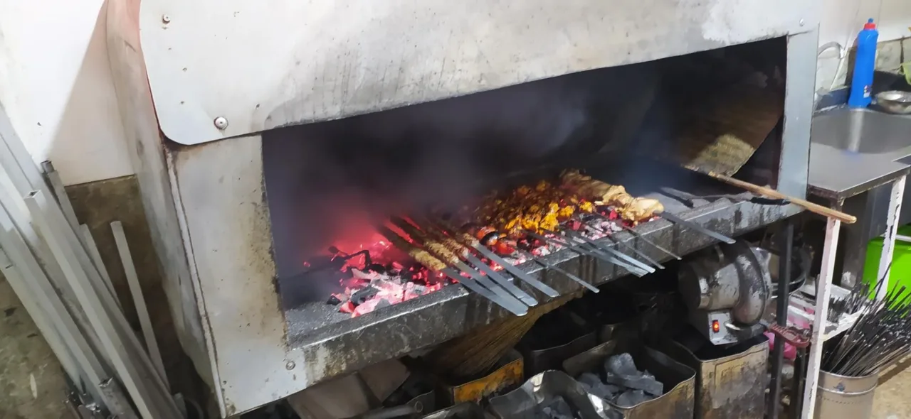 چلوکبابی گل یاس - تصویر 2