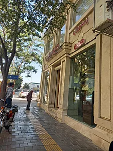 رستوران معین درباری