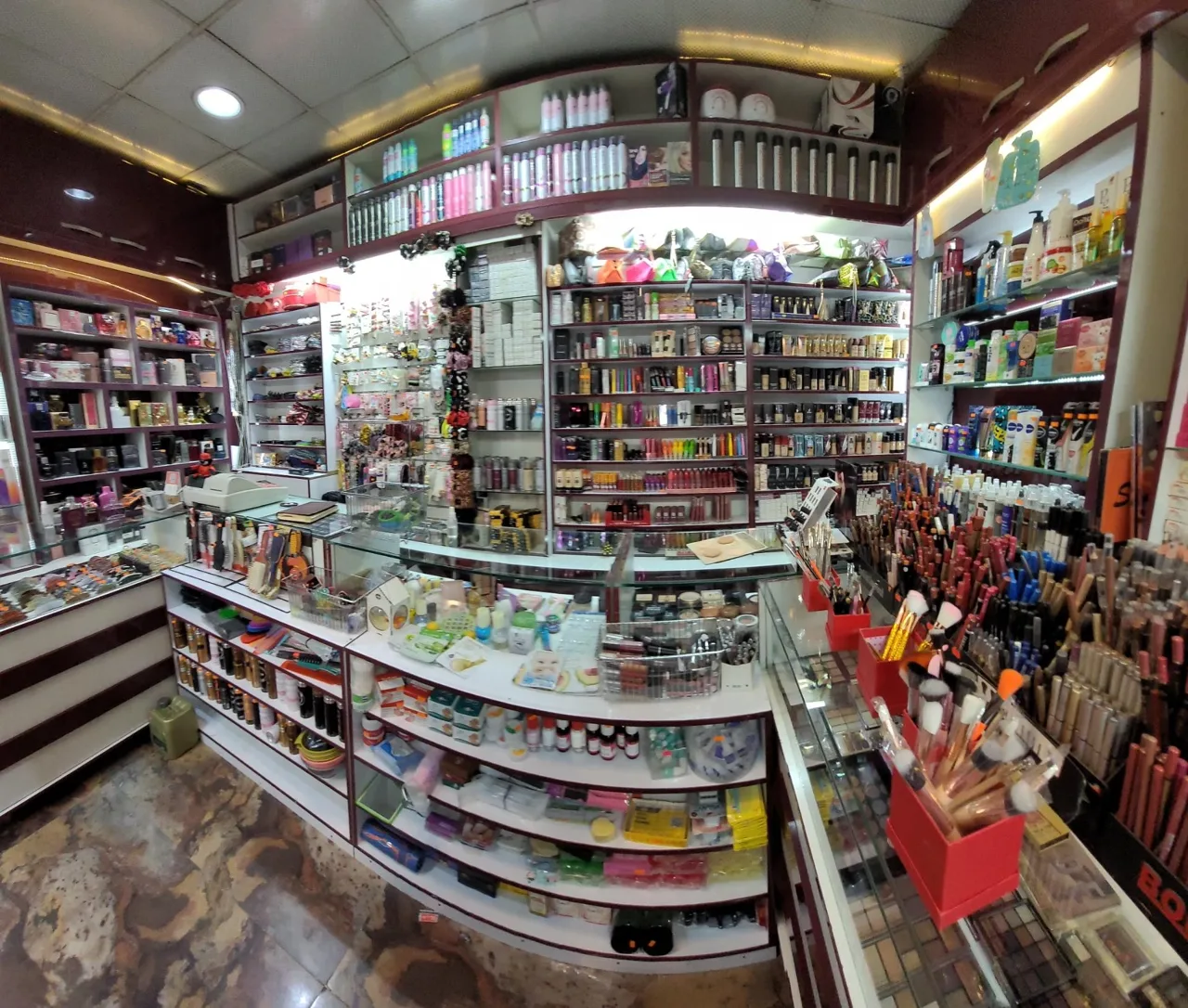 فروشگاه دختر خوب - تصویر 2