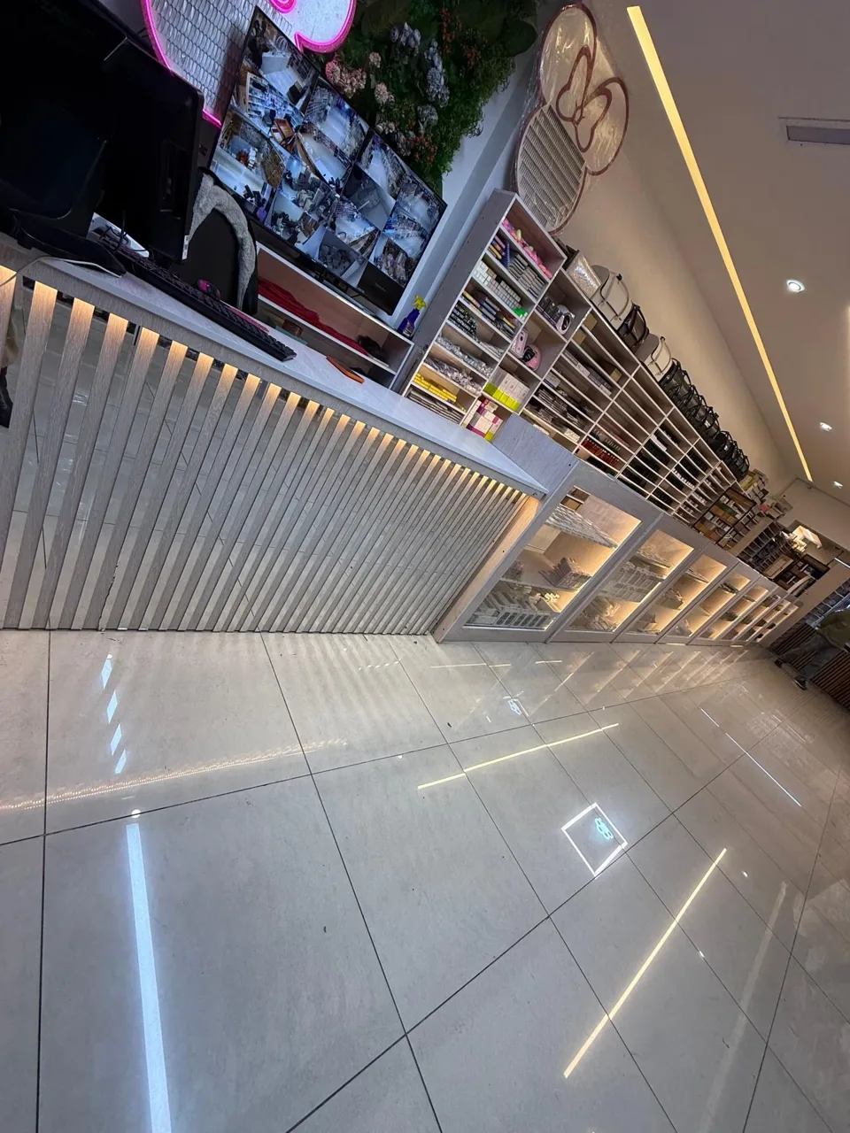 فروشگاه کاشت ناخن احمدوند - تصویر 2