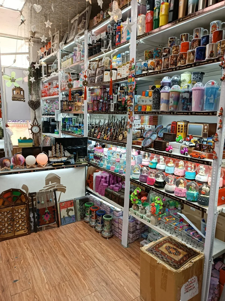 فروشگاه دکوری پاسارگادفر - معماری و دکوراسیون داخلی در تهران - تصویر 2