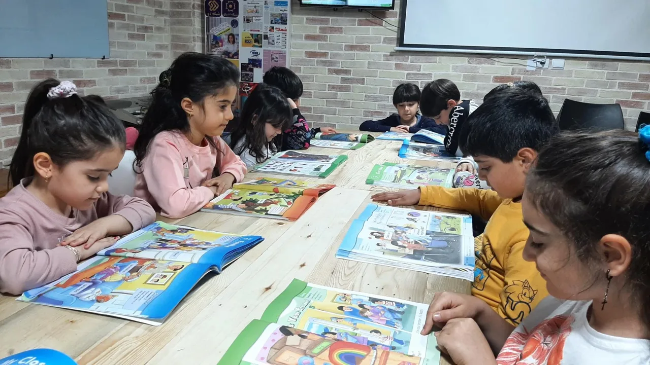 آموزش زبان انگلیسی و اسپانیایی رونیکا رجبی (نابغه 7 ساله) - آموزشگاه زبان در تهران - تصویر 4