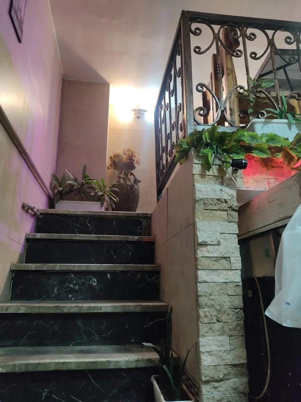 جگرسرای خانه جیگر - جگرکی و کله‌پاچه در تهران - تصویر 2