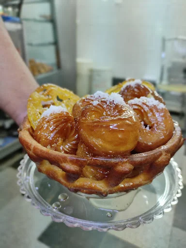 قنادی ماه حکم اباد