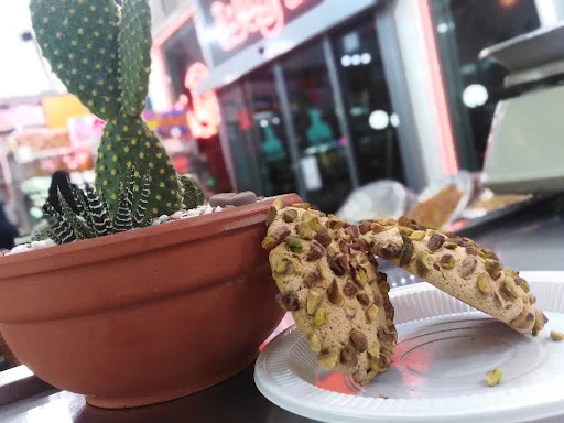 قنادی ماه حکم اباد