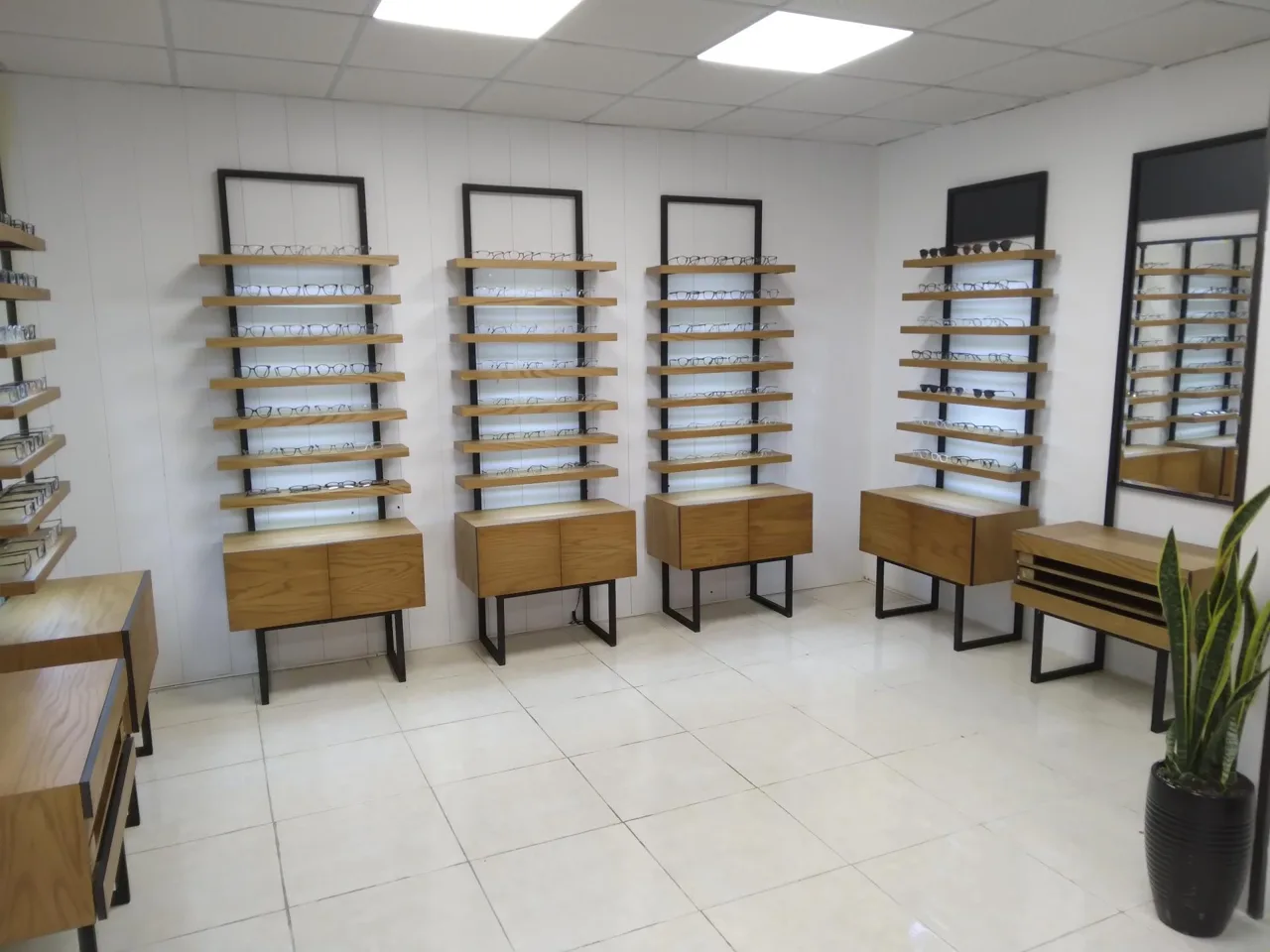 گالری عینک و بینایی سنجی نیکی - عینک و اپتیک (طبی و فروش) در تهران - تصویر 2