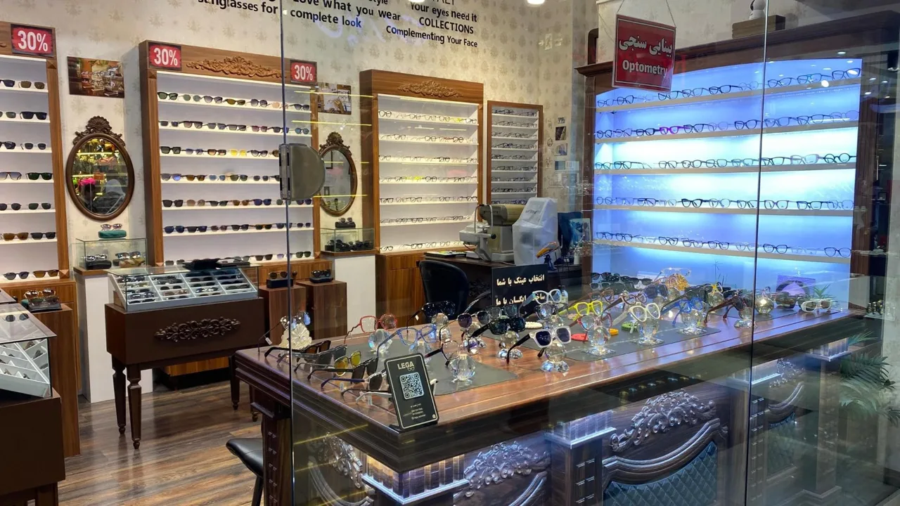 اپتومتریست ادریس پاد و عینک لگا - تصویر 2