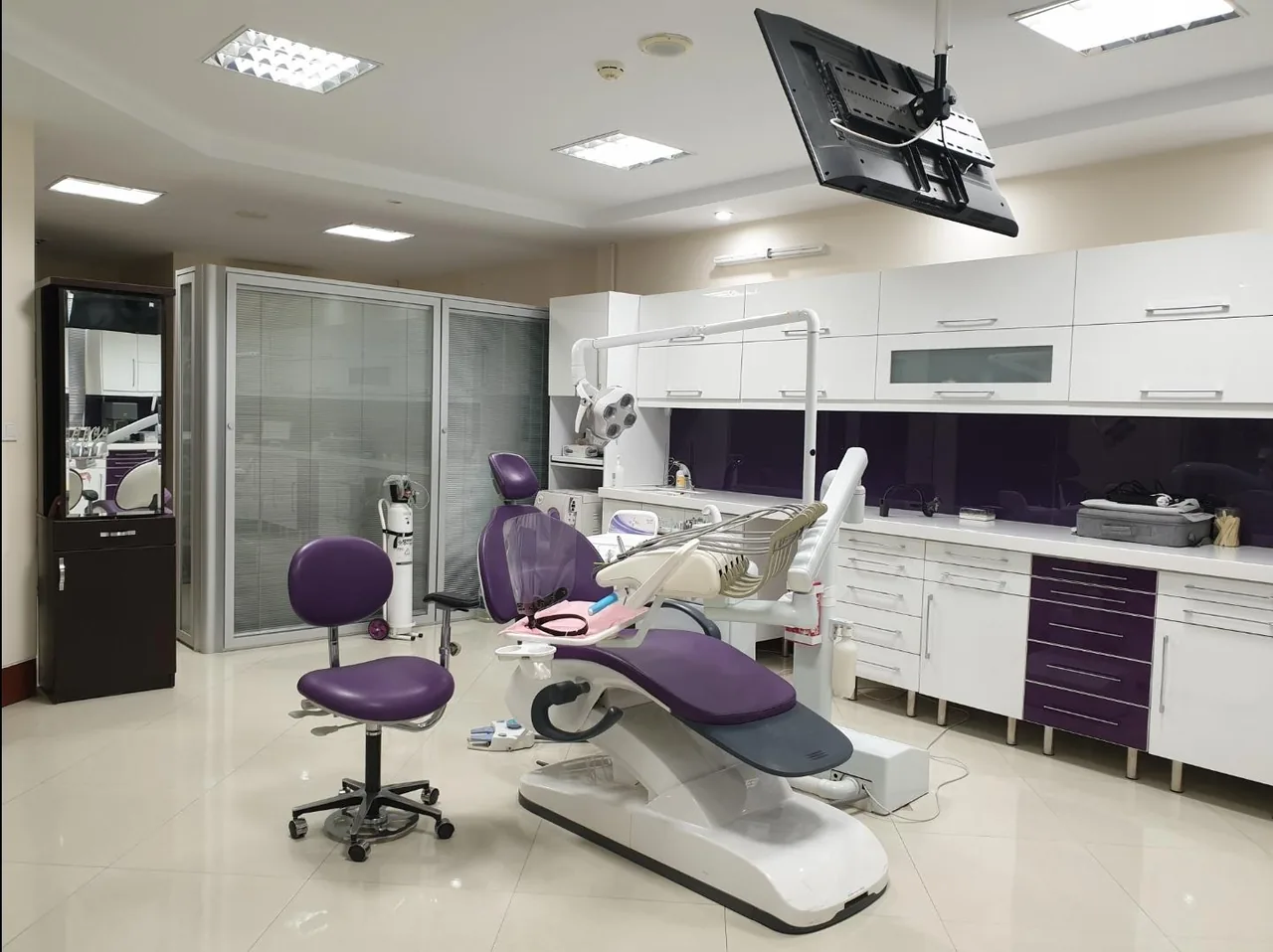 مطب دکتر محسن کاشانی نژاد متخصص جراحی لثه و ایمپلنت