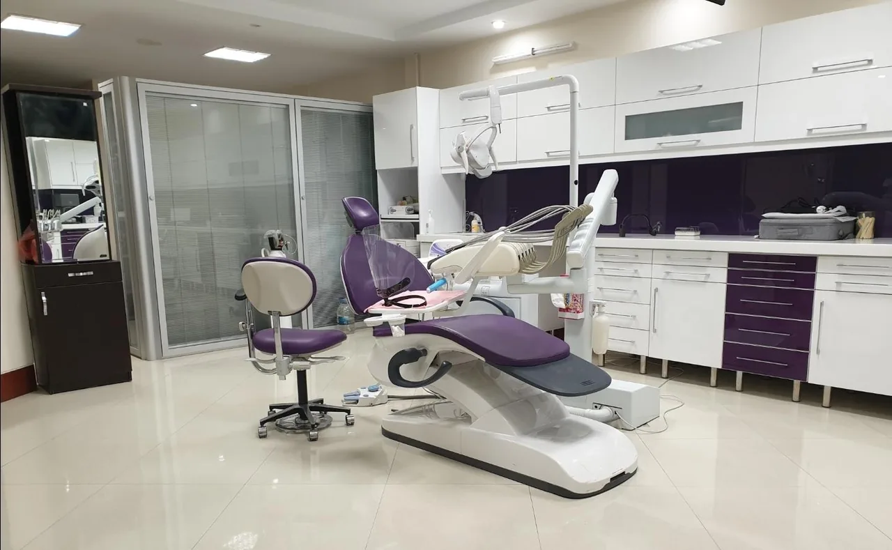 مطب دکتر محسن کاشانی نژاد متخصص جراحی لثه و ایمپلنت - تصویر 3