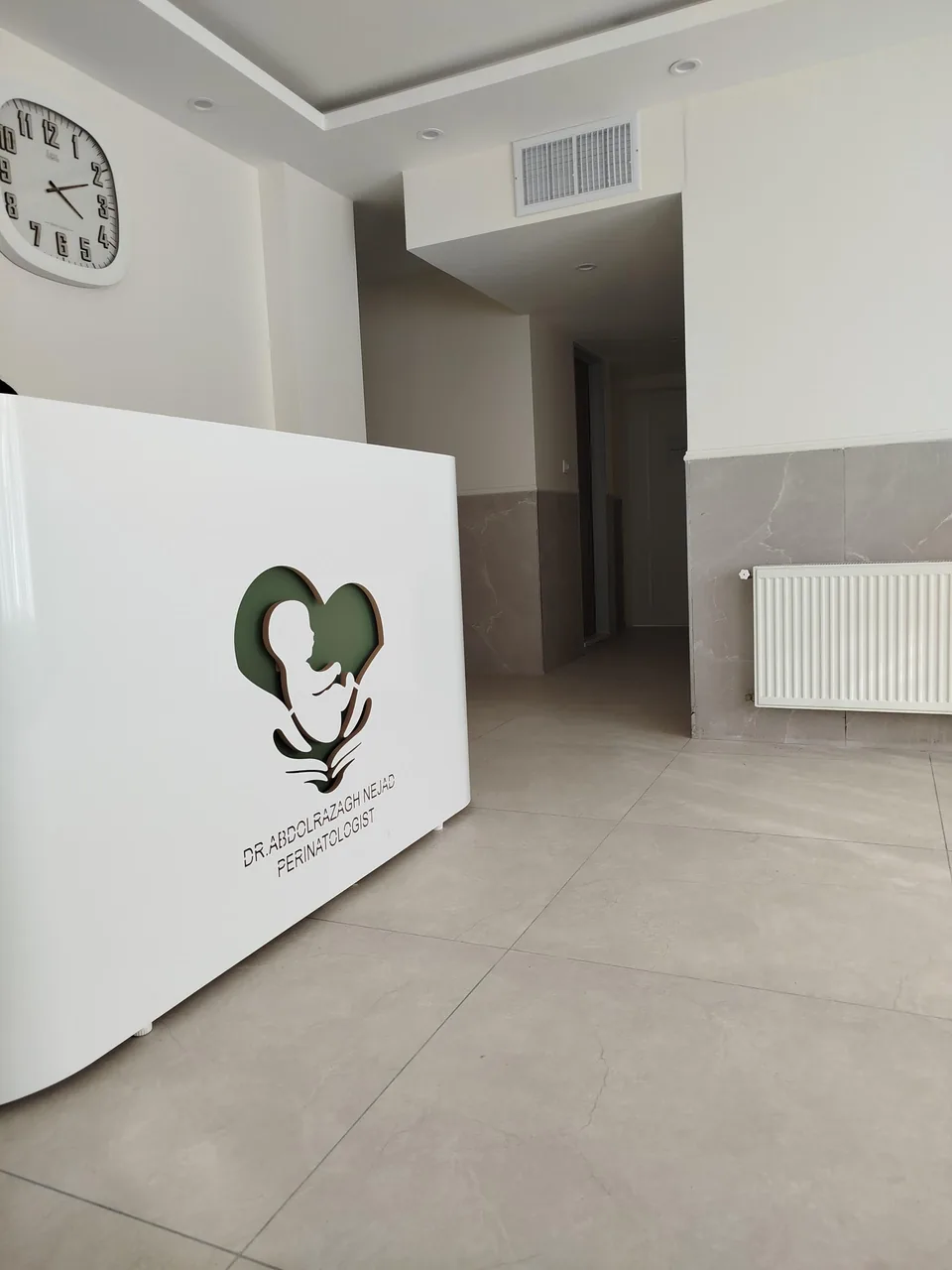 دکتر اطهر عبدالرزاق نژاد (فوق تخصص پریناتولوژی)