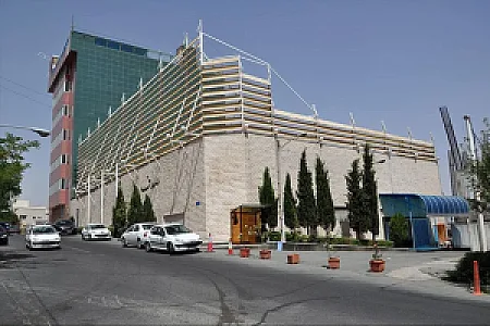 استخر صدف طلایی