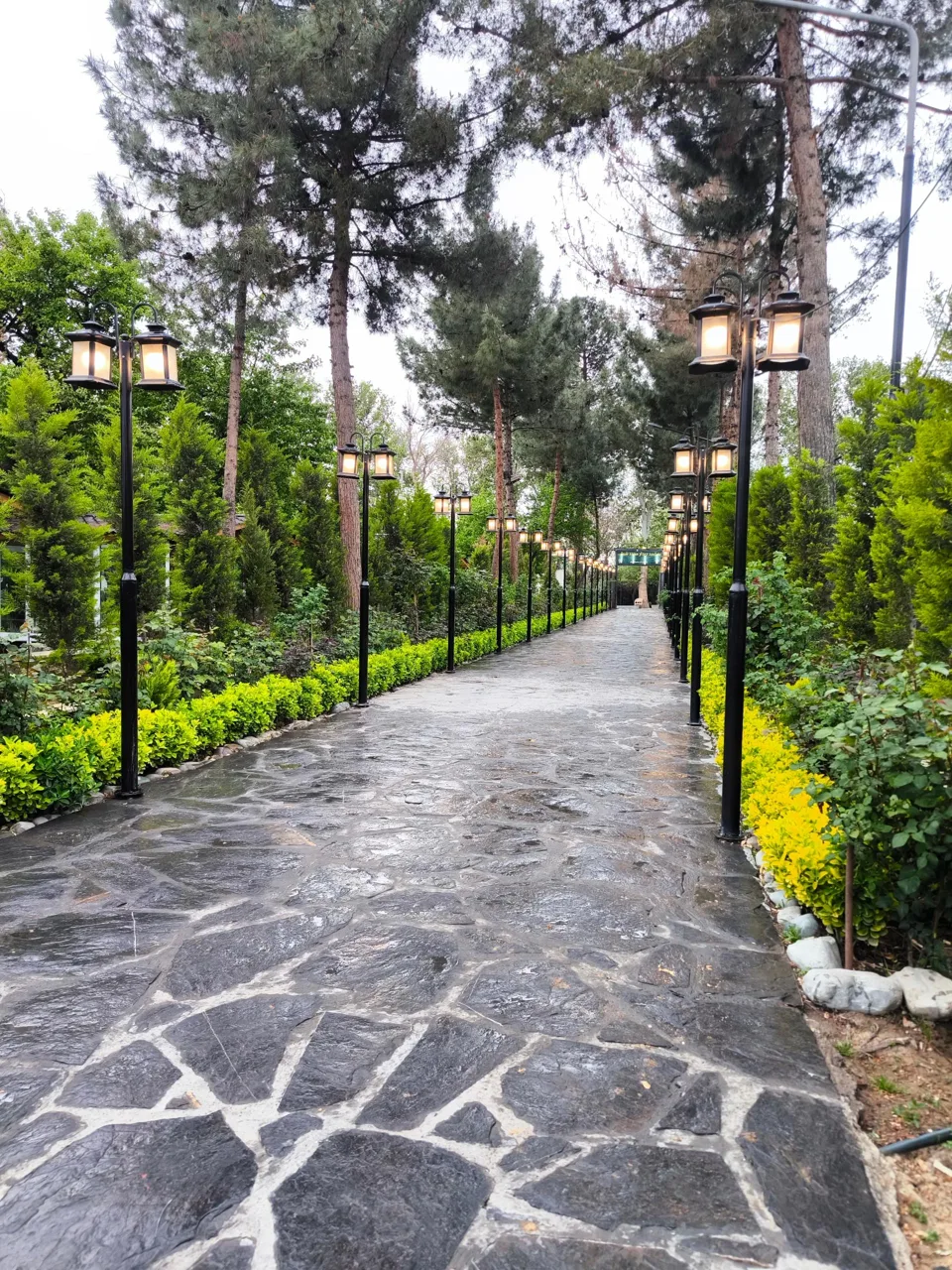 باغ رستوران دربار ایرونی - تصویر 3