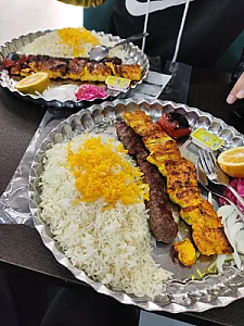 رستوران و فست و فود فود کورت نور