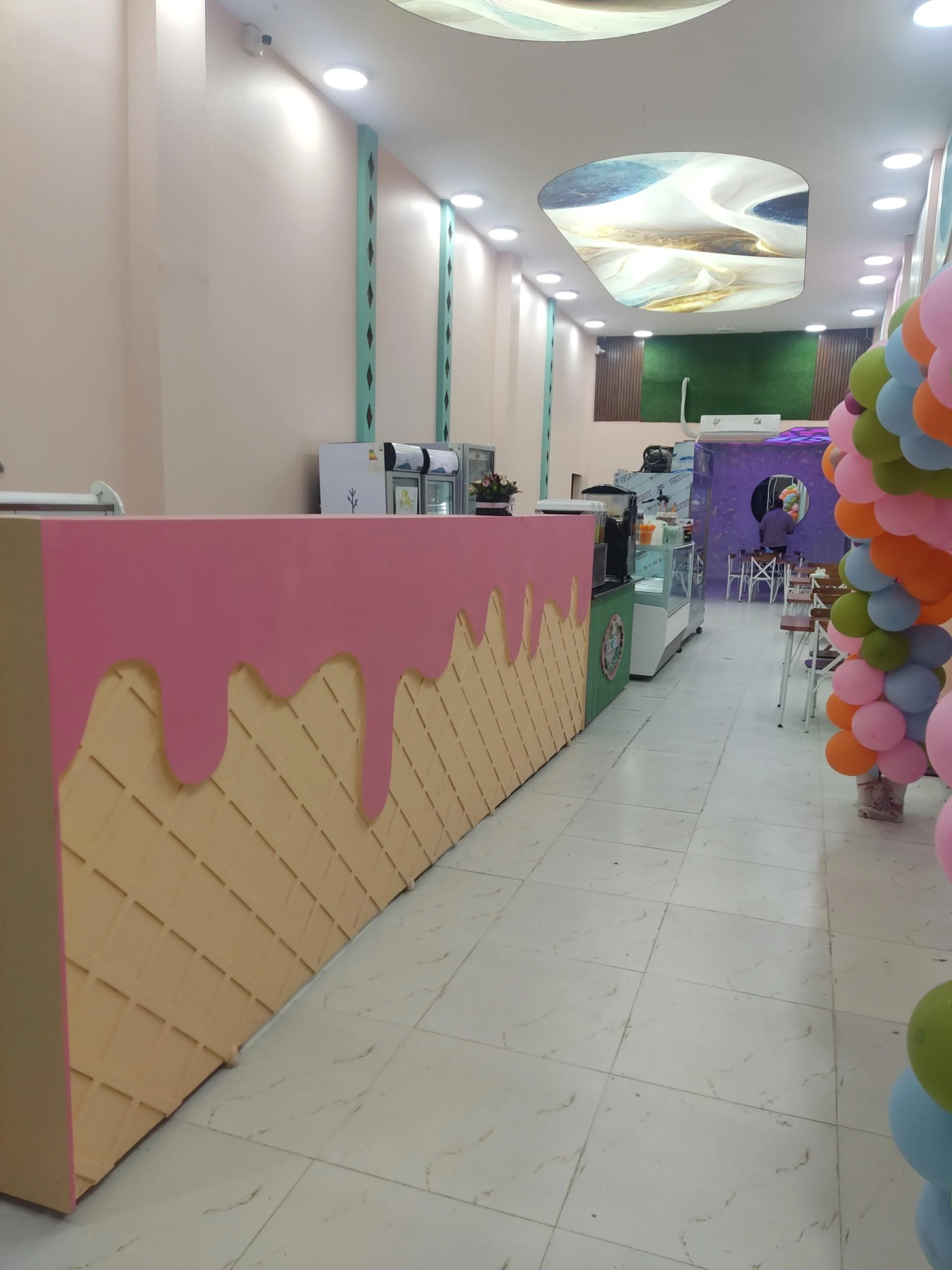 بستنی فروشی جادوئی درباری