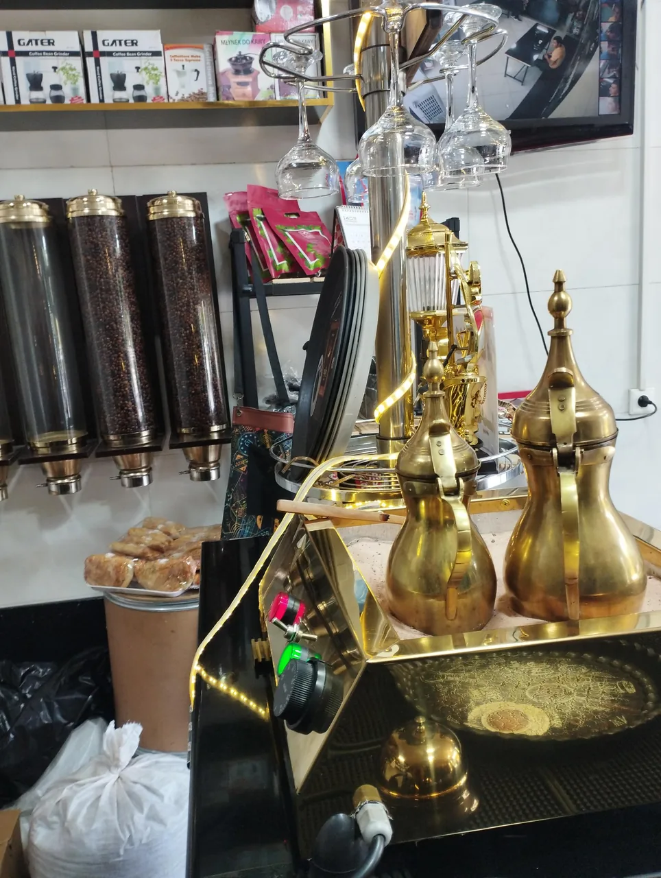 کافه یونس - تصویر 2