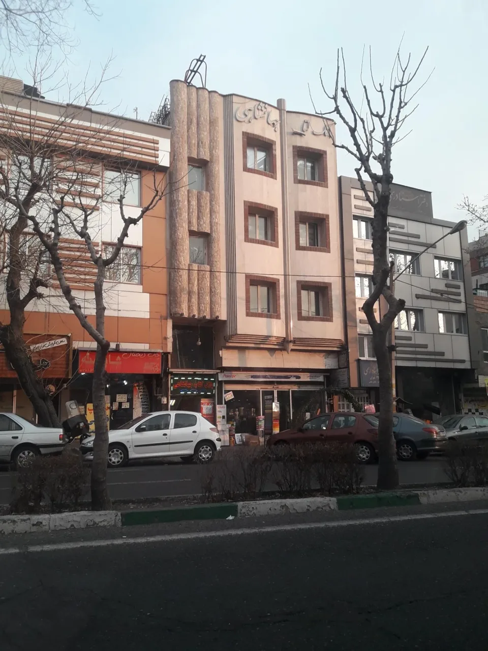 کتاب فروشی جهانشاهی - تصویر 4