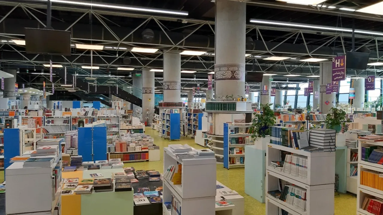 فروشگاه کتاب بزرگسال باغ کتاب - تصویر 3