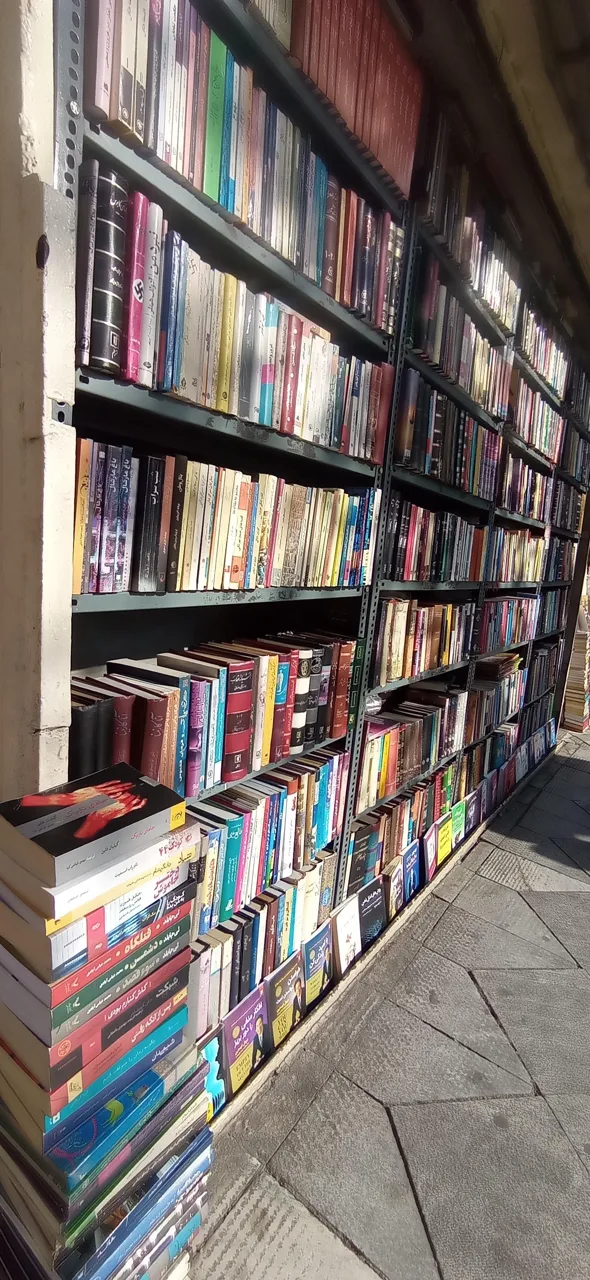 کتابفروشی دیواری قورخانه - تصویر 2